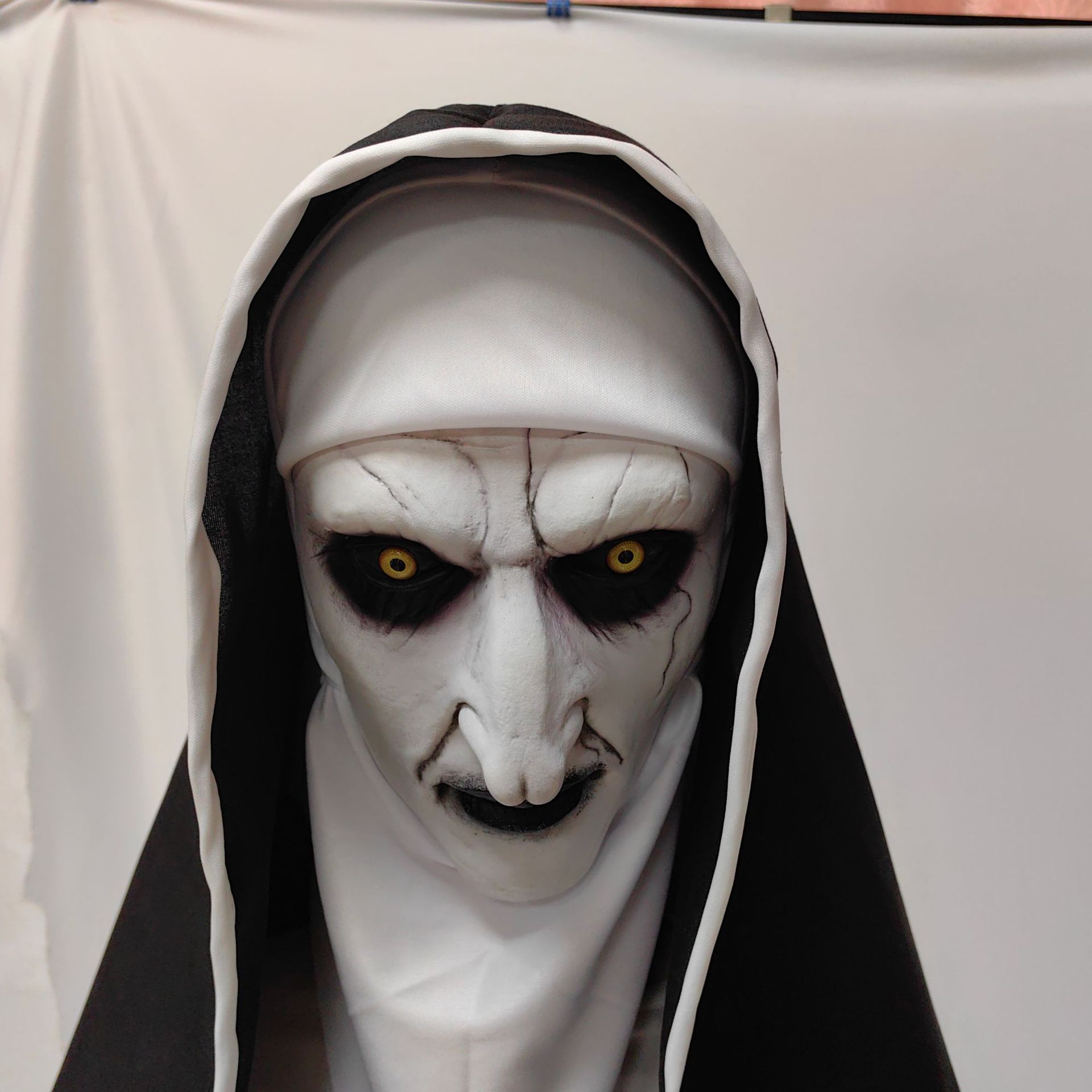 ハロウィン怖い修道女マスク死霊館 2 映画小道具ホラーパーテ - Led Purge Mask Halloween のレビューと価格
