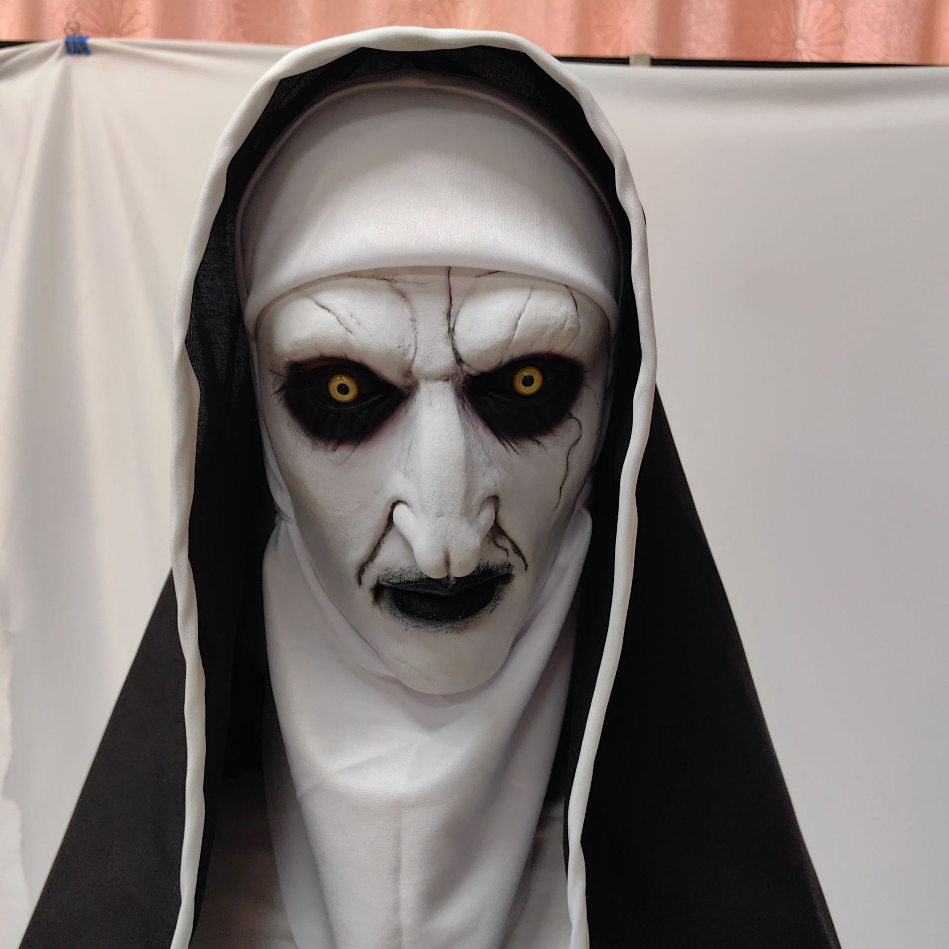ハロウィン怖い修道女マスク死霊館 2 映画小道具ホラーパーテ - Led Purge Mask Halloween のレビューと価格