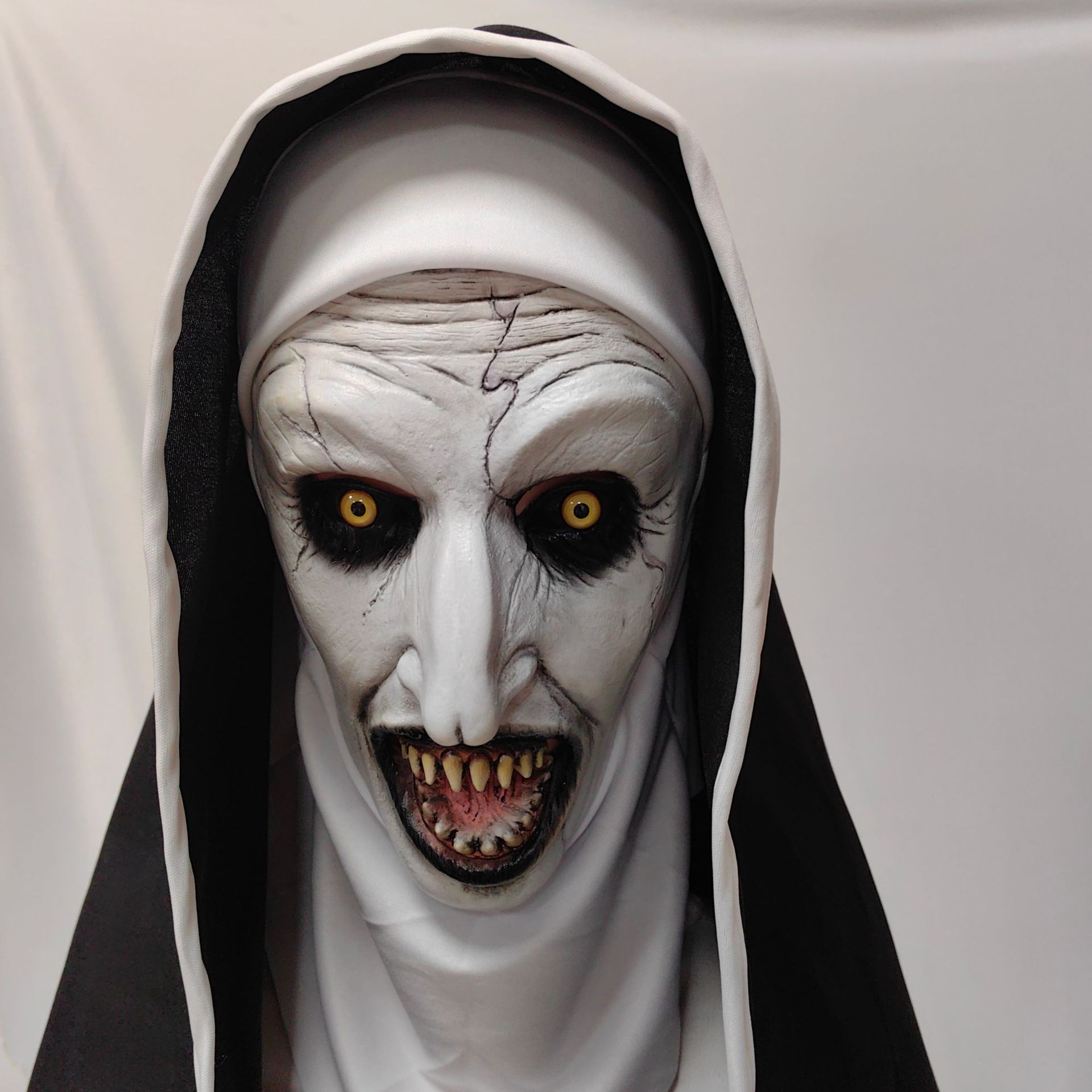 ハロウィン怖い修道女マスク死霊館 2 映画小道具ホラーパーテ - Led Purge Mask Halloween のレビューと価格
